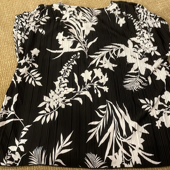 NWOT Rafaella Pleated Blouse - Picture 5 of 6